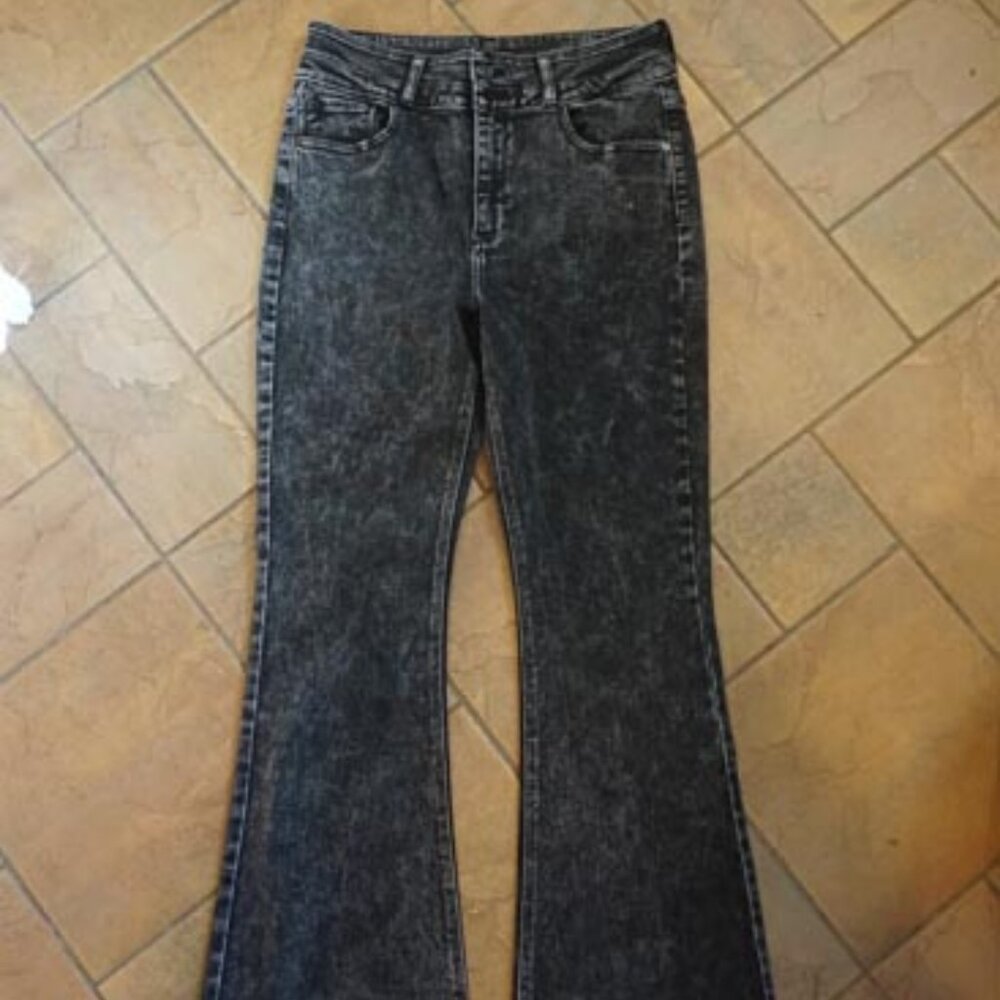 Kancan Black Stone Wash High Rise Flare/Bell Bottom NWOT 13/30 -Long Inseam 32.5
